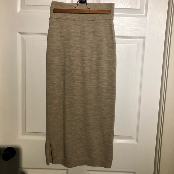 Wilfred Wool shin length skirt from Aritzia Size: M - Picture 1 of 3